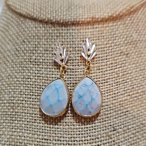 Elegant 18k Gold and Blue Teardrop Earrings.